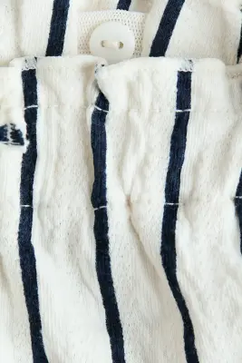 Pantalon en jersey texturé - Blanc/rayures bleu marine