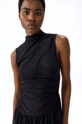 Robe à effet drapé avec col cheminée - Noir