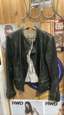 Veste en cuir noir pour femme