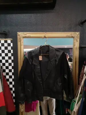 Veste en cuir noire