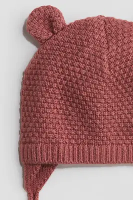 Bonnet en maille avec liens à nouer sous le menton - Rose ancien foncé