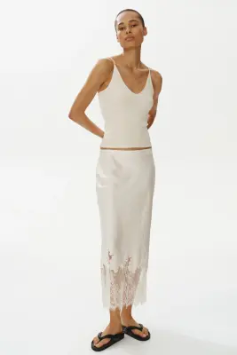 Jupe en satin avec dentelle - Crème