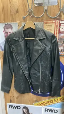 Veste en cuir noir