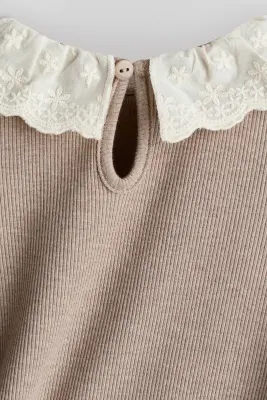 Top en maille côtelée avec col - Taupe clair