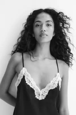 Pyjama en satin avec dentelle - Noir