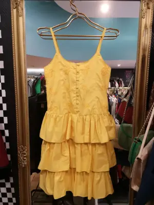 Robe courte jaune à volants