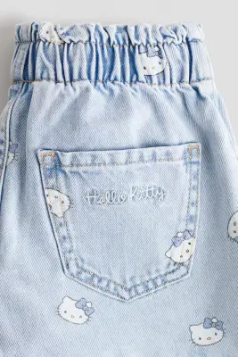 Short Loose Fit en denim - Bleu denim pâle/Hello Kitty
