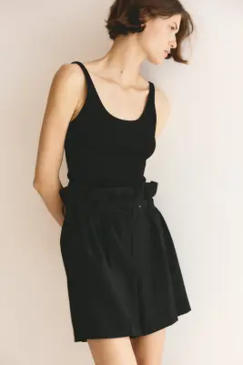 Short en viscose mélangée avec ceinture - Noir