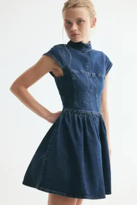 Robe en denim avec jupe évasée - Bleu denim foncé