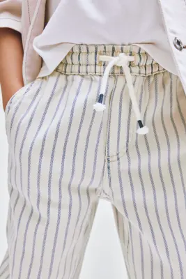 Pantalon en twill avec taille élastique - Crème/rayé