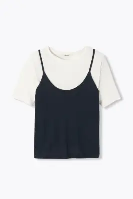 T-shirt et top superposés