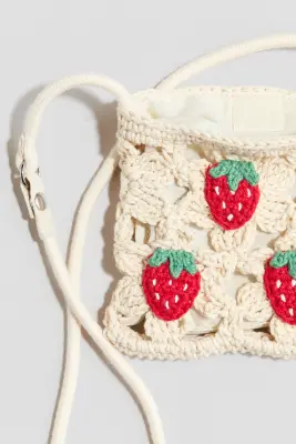 Sac crossbody en coton façon crochet - Crème/fraises