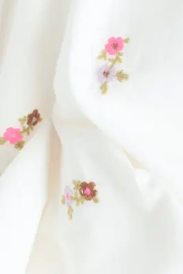 Pantalon en coton avec détails brodés - Blanc/fleuri