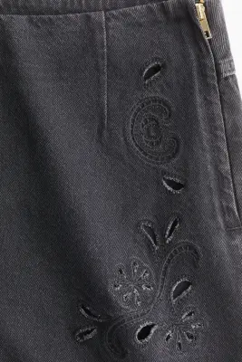 Short en denim avec broderie anglaise - Noir délavé