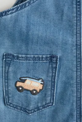 Salopette short en denim avec broderie - Bleu denim/voiture