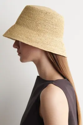 CHAPEAU SEAU EN RAPHIA - SABLE
