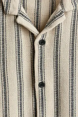 Chemise texturée avec col cubain - Beige clair/rayé