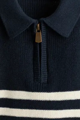 Pull façon polo en maille de coton - Bleu marine/rayures blanches