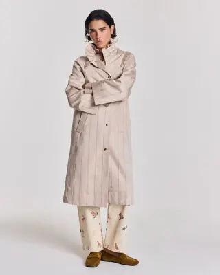 Trench Talma beige et rouge