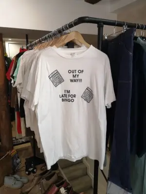 T-shirt vintage blanc "Out of my way! I'm late for Bingo"