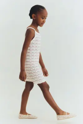 Robe façon crochet avec bretelles fines - Blanc/rayures roses