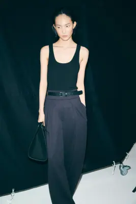 Pantalon à pinces avec jambes barrel - Noir