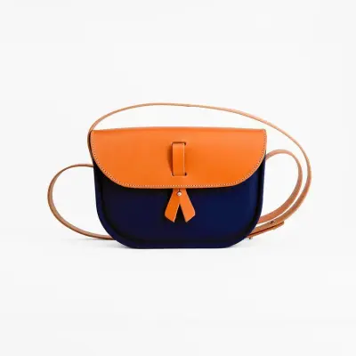 Sac à main bandoulière marine en Supergomme® et cuir