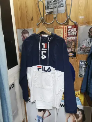 Sweatshirt à capuche Fila