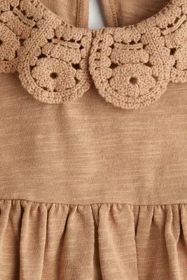 Robe en jersey avec col - Beige
