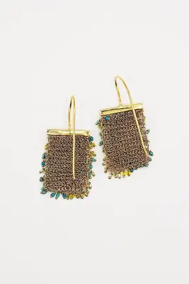Boucles d’oreilles en perles finement tissées