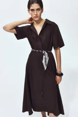 Robe chemise avec ceinture à nouer - Marron foncé