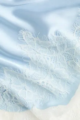 Foulard triangulaire avec dentelle - Bleu clair