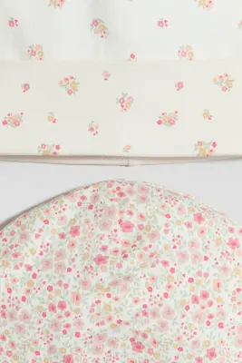 Lot de 2 bonnets en coton - Blanc/fleuri