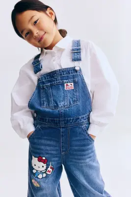 Salopette en denim imprimé - Bleu denim/Hello Kitty