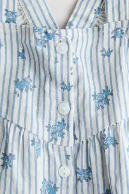 Robe volantée en coton - Blanc/rayures bleues