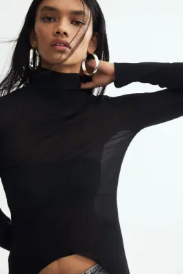 Top asymétrique avec col cheminée - Noir