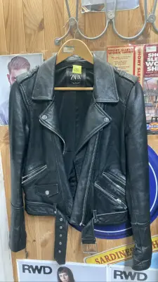 Veste en cuir ZARA