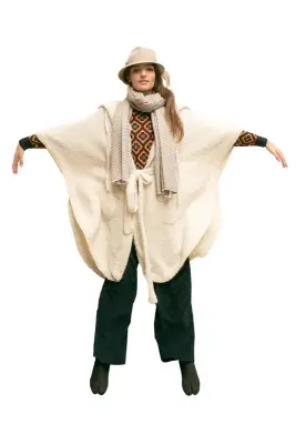 Poncho long en alpaga avec très grande capuche médiévale