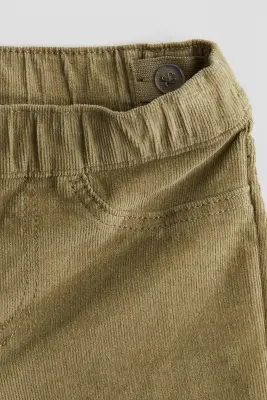 Pantalon Skinny Fit en velours côtelé - Vert kaki