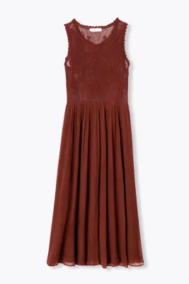 Robe brodée sans manches
