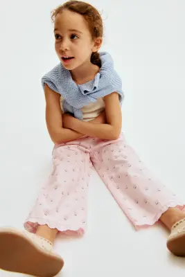 Pantalon en seersucker avec dentelle - Rose clair/fleuri