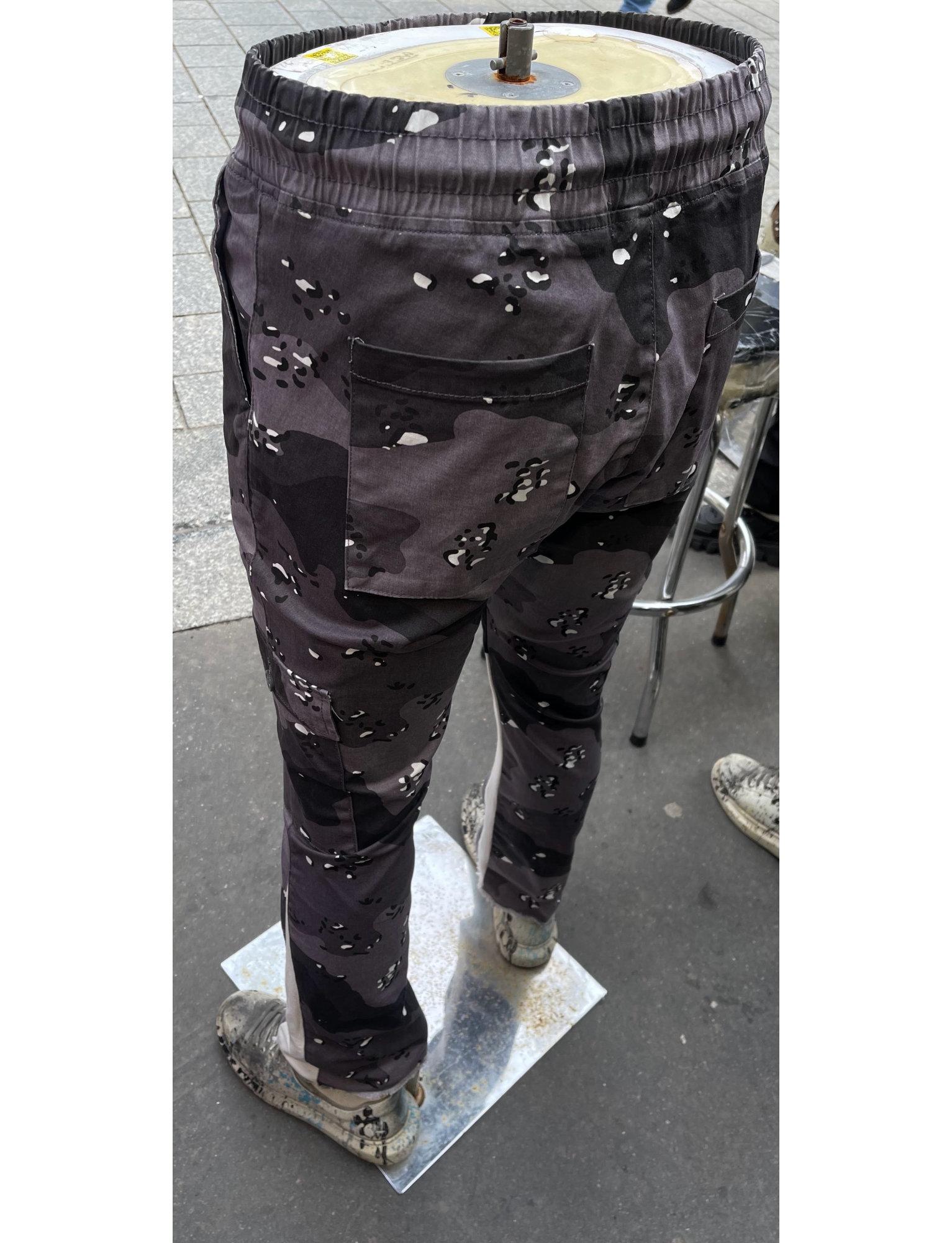 Bas Cargo camouflage noir gris