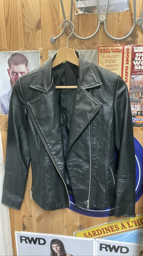 Veste en cuir noir